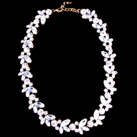 None Jewelry - NWT Gorgeous Crystal Wreath, Chunky, Collar Necklace!
